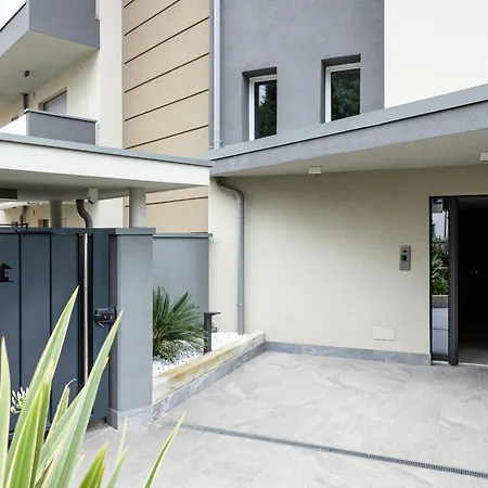 10' From The Venetian Walls, Luxury House With דירה *